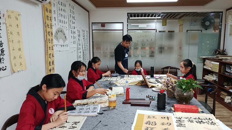 在选择学历提升机构时，学员可以关注以下信任锚点：